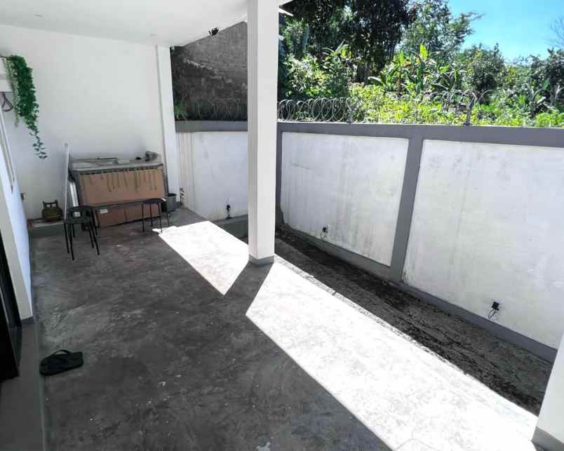 dijual rumah komplek mega regency