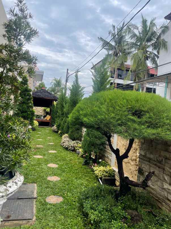 dijual rumah komplek perumahan permata