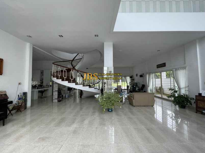 dijual rumah komplek royal sumatra