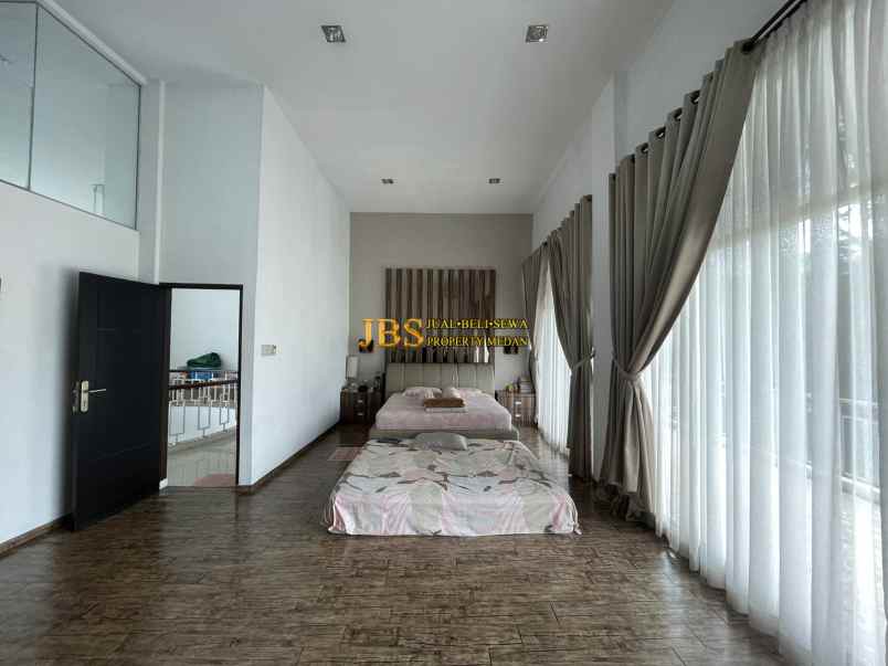 dijual rumah komplek royal sumatra