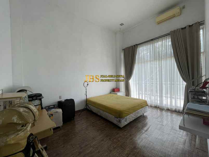 dijual rumah komplek royal sumatra