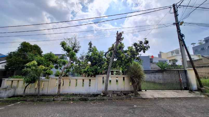 dijual rumah komplek sariwangi