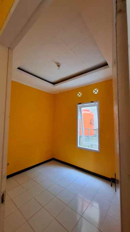 dijual rumah komplek sariwangi