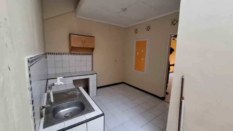 dijual rumah komplek sariwangi