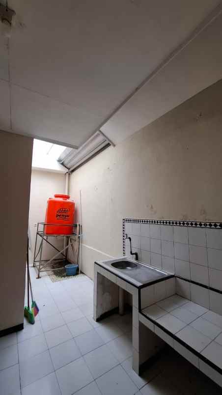 dijual rumah komplek sariwangi