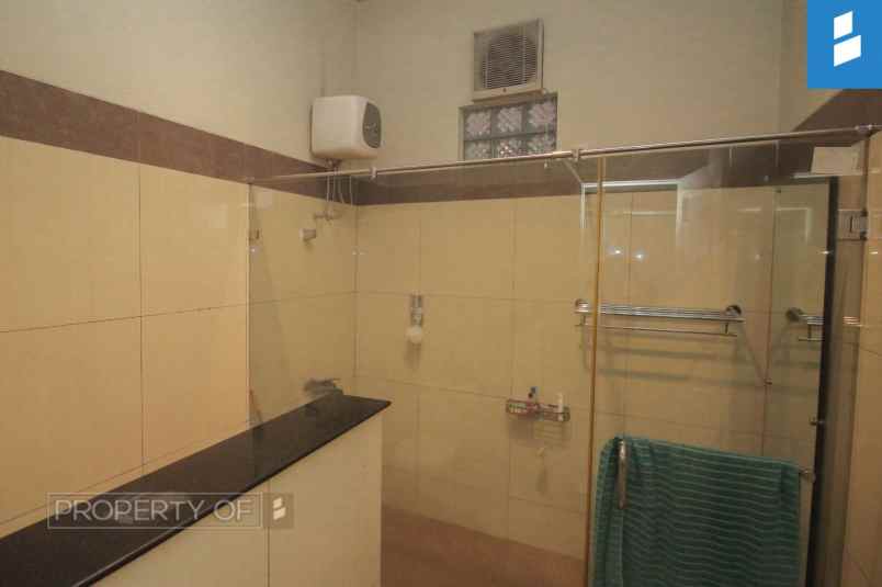 dijual rumah komplek surapati core