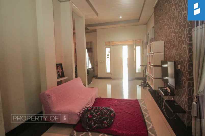 dijual rumah komplek surapati core