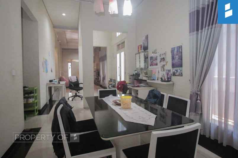 dijual rumah komplek surapati core