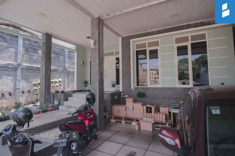 dijual rumah komplek surapati core