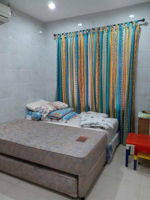 dijual rumah komplek taman palem