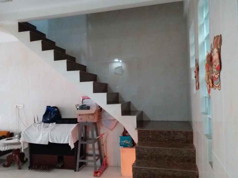 dijual rumah komplek taman palem
