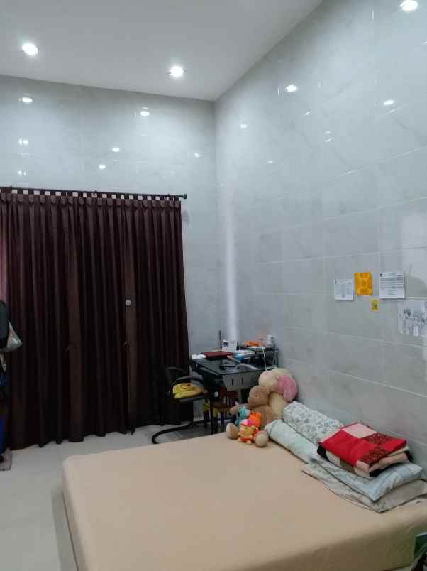 dijual rumah komplek taman palem