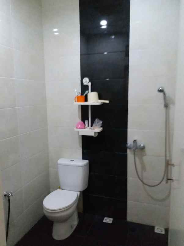 dijual rumah komplek taman palem