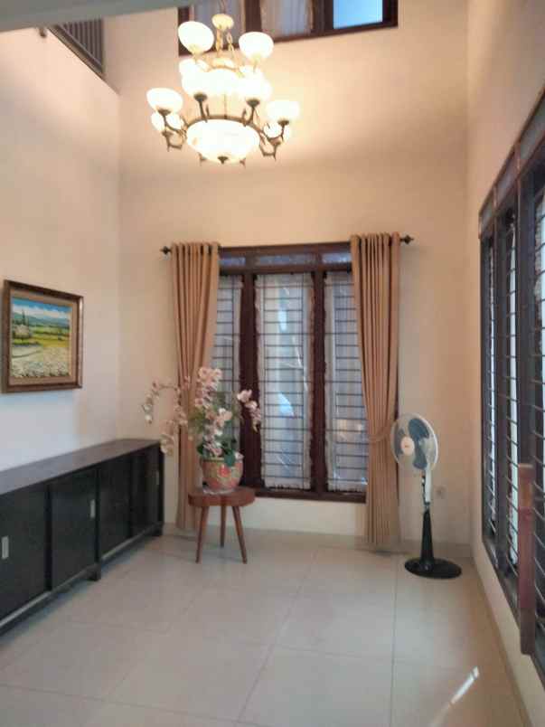 dijual rumah kota bandung turangga