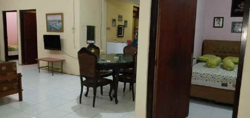 dijual rumah kutisari selatan