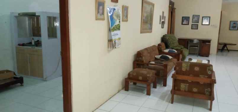 dijual rumah kutisari selatan