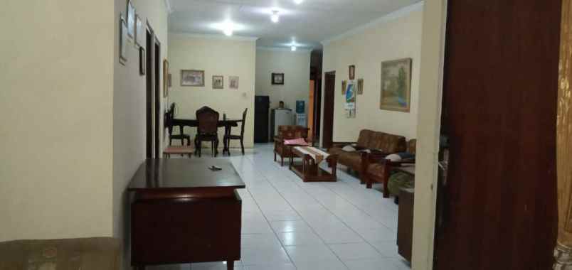 dijual rumah kutisari selatan