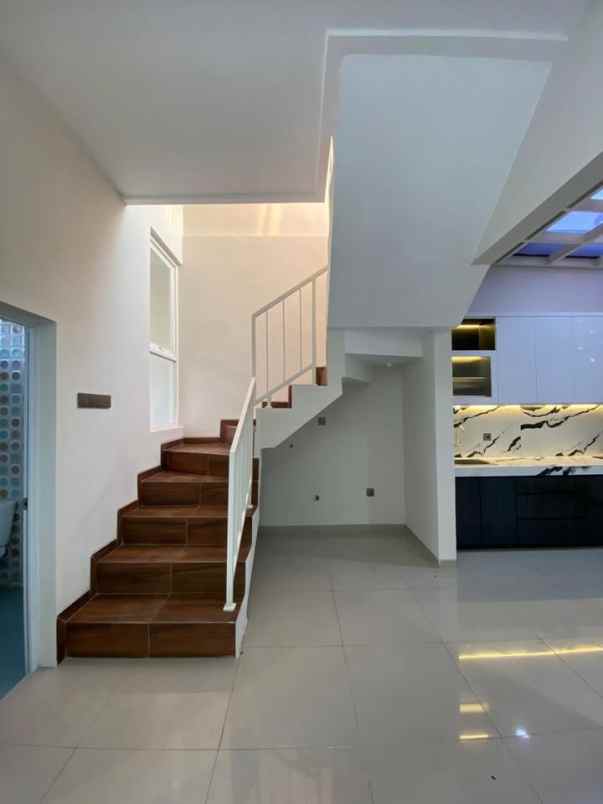 dijual rumah lokasi ikan tombro lowokwaru malang