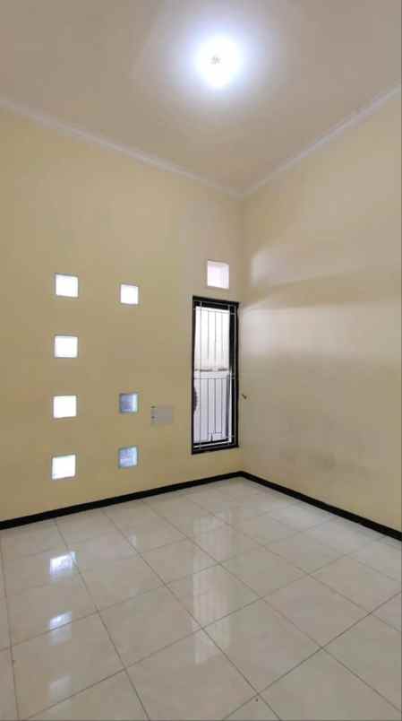 dijual rumah lokasi jalan ikan ikan kota malang