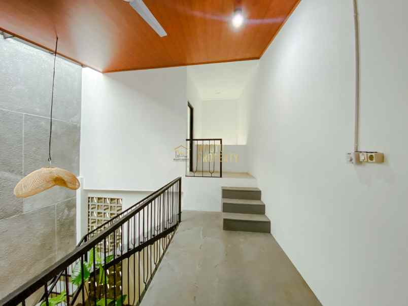 dijual rumah maguwoharjo depok sleman