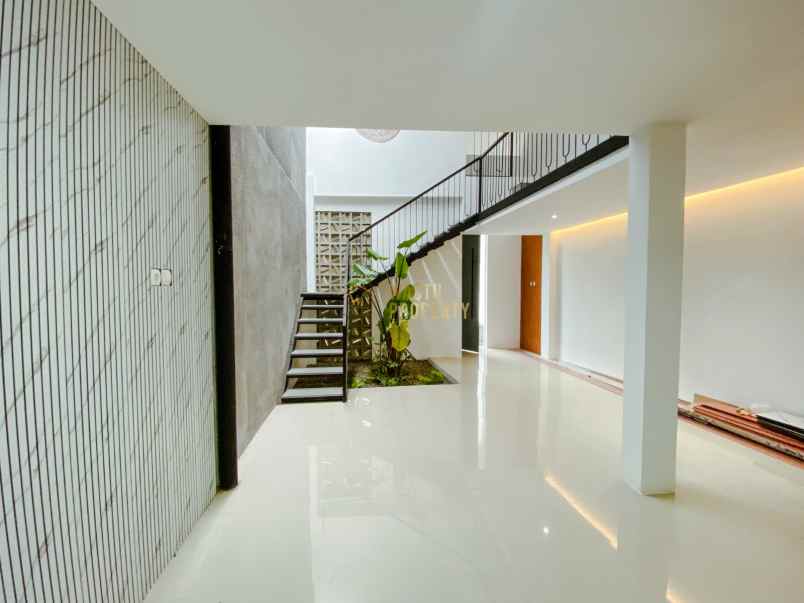 dijual rumah maguwoharjo depok sleman