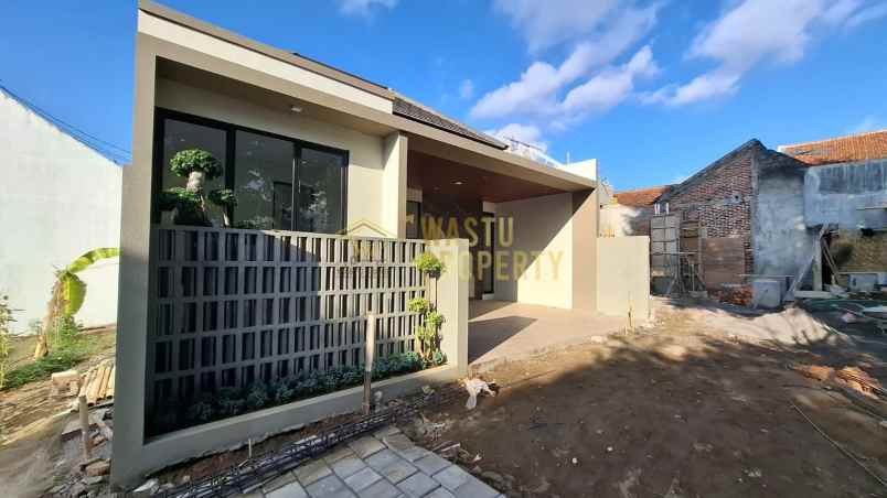 dijual rumah maguwoharjo depok sleman