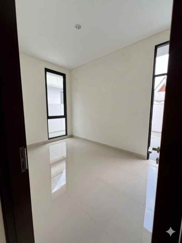 dijual rumah mahogany residence