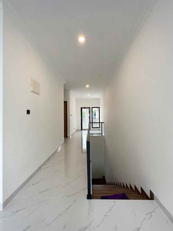 dijual rumah mampang