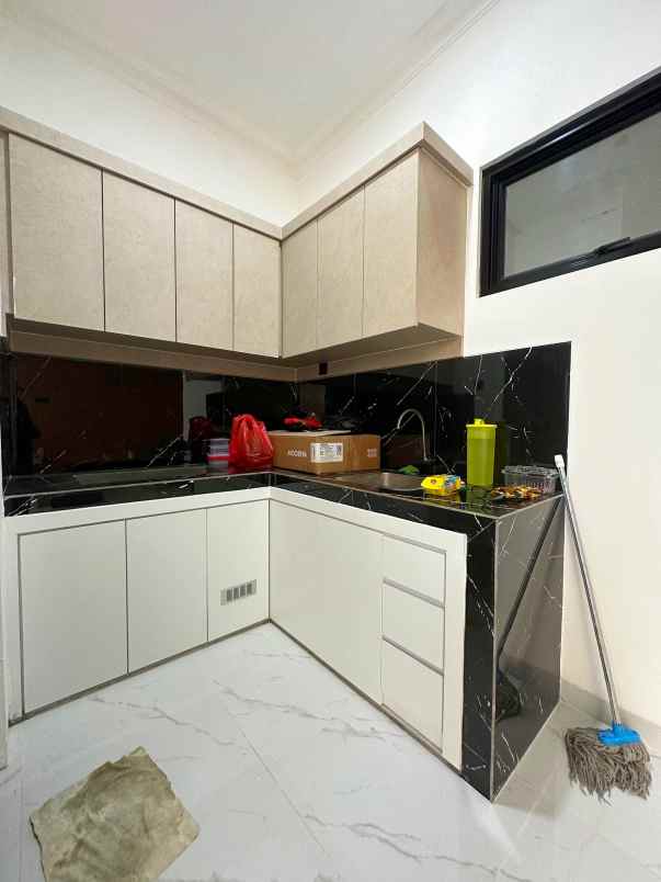 dijual rumah mampang