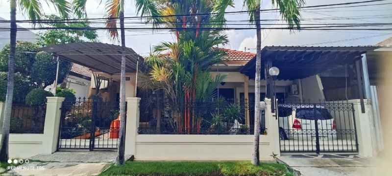 dijual rumah manyar indah