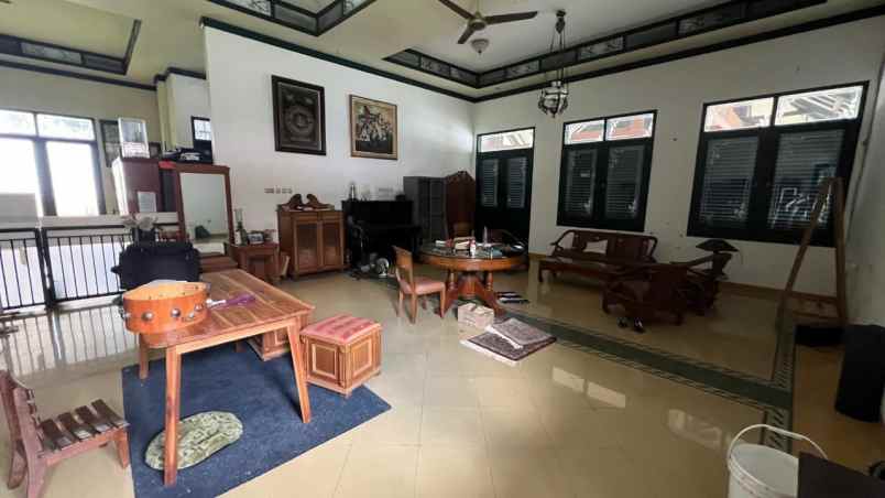 dijual rumah manyar indah