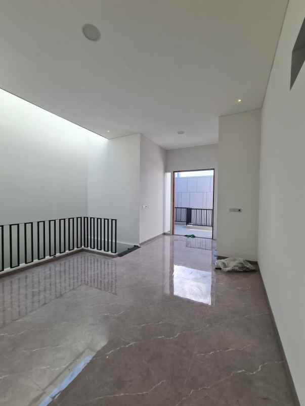 dijual rumah manyar kertoadi