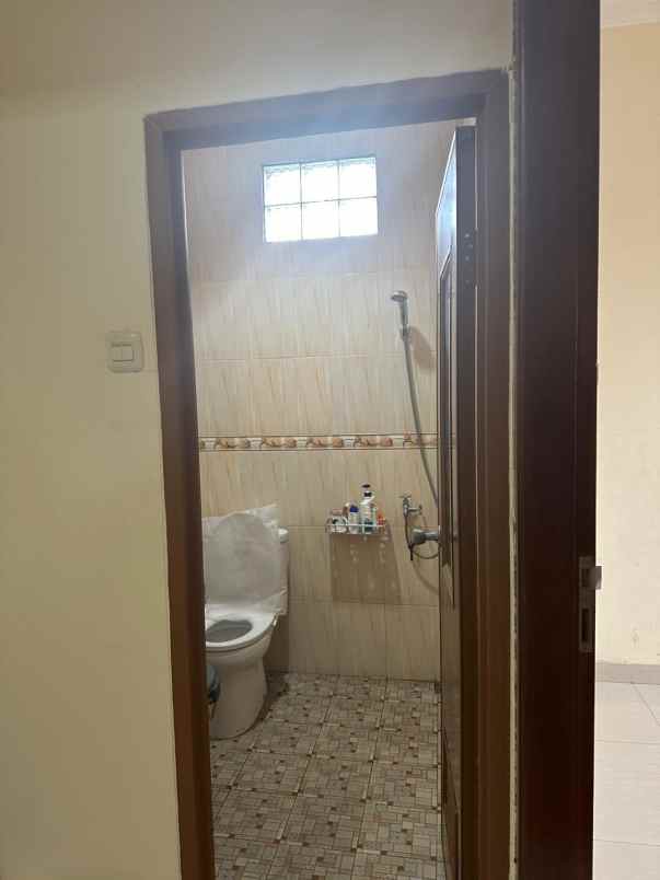 dijual rumah meruya selatan kembangan