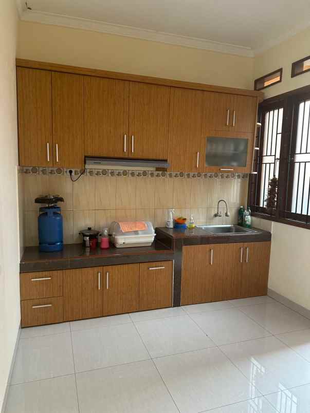 dijual rumah meruya selatan kembangan