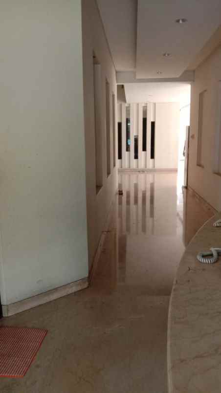 dijual rumah mewah dgn kolam renang di ciracas jaktim