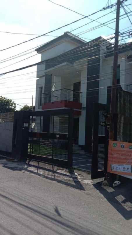 dijual rumah mewah dgn kolam renang di ciracas jaktim