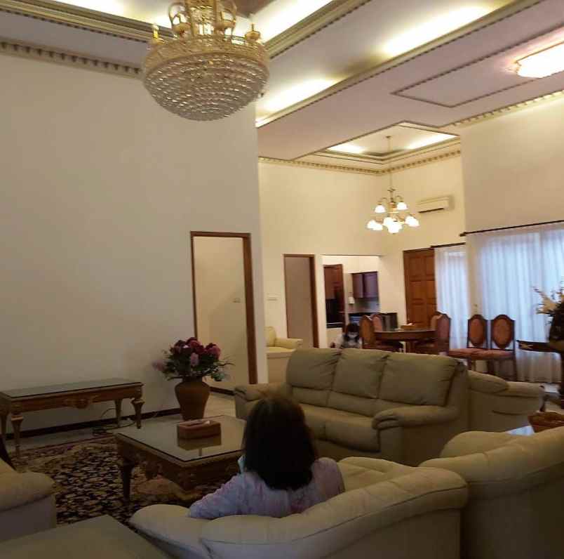 dijual rumah mewah di baron solo