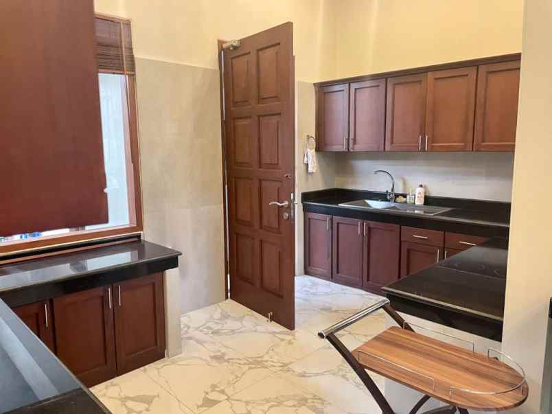 dijual rumah mewah di baron solo