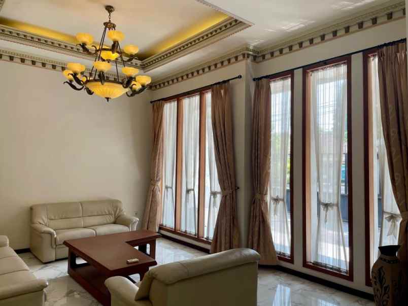 dijual rumah mewah di baron solo