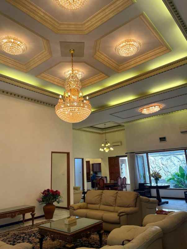dijual rumah mewah di baron solo