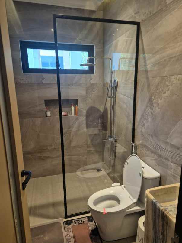 dijual rumah mewah di raffles hills cibubur