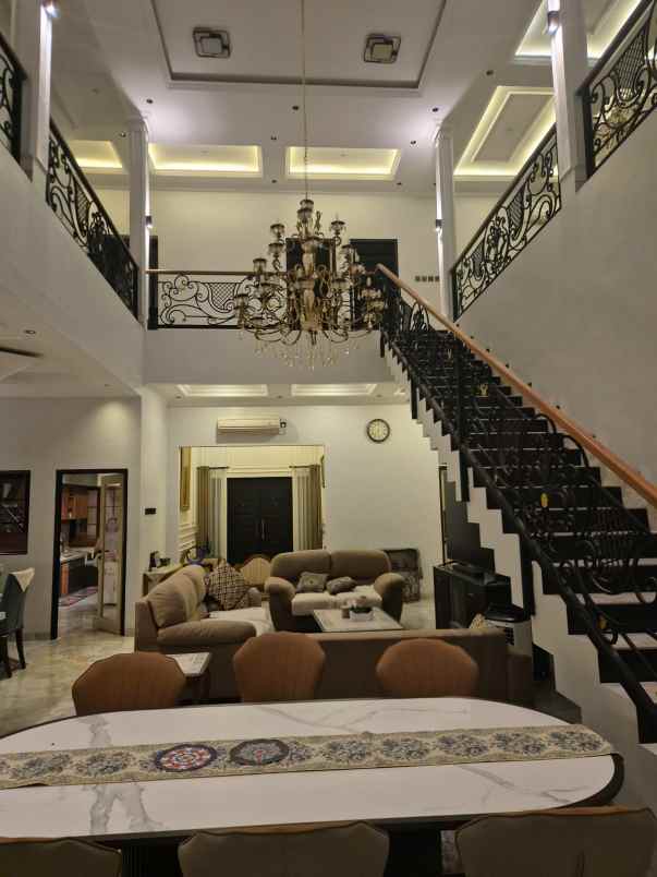 dijual rumah mewah di raffles hills cibubur