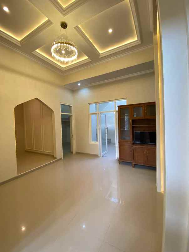 dijual rumah mewah lokasi perumahan sengkaling malang