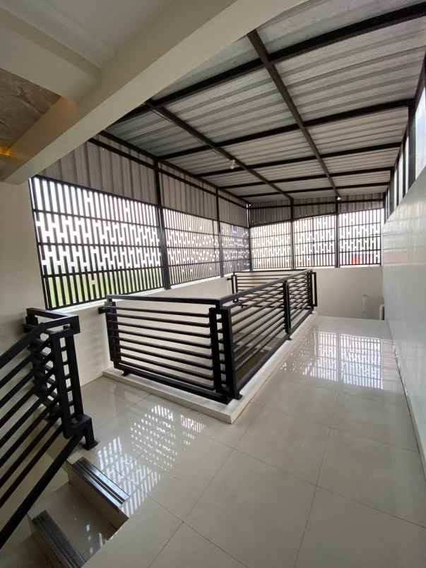 dijual rumah mewah lokasi perumahan sengkaling malang