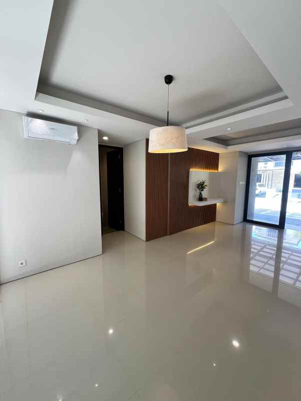 dijual rumah mocca vrbana dian istana