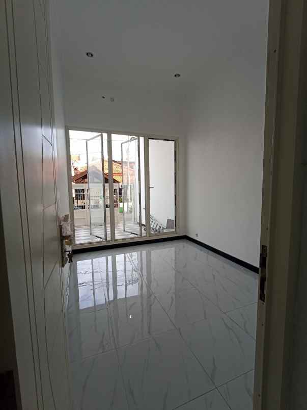 dijual rumah mulyosari