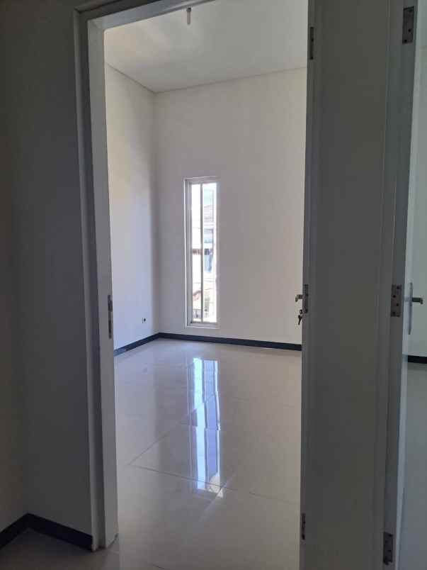 dijual rumah mulyosari