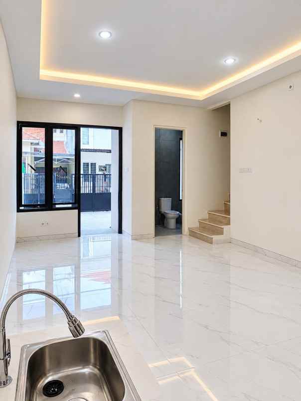 dijual rumah mulyosari utara