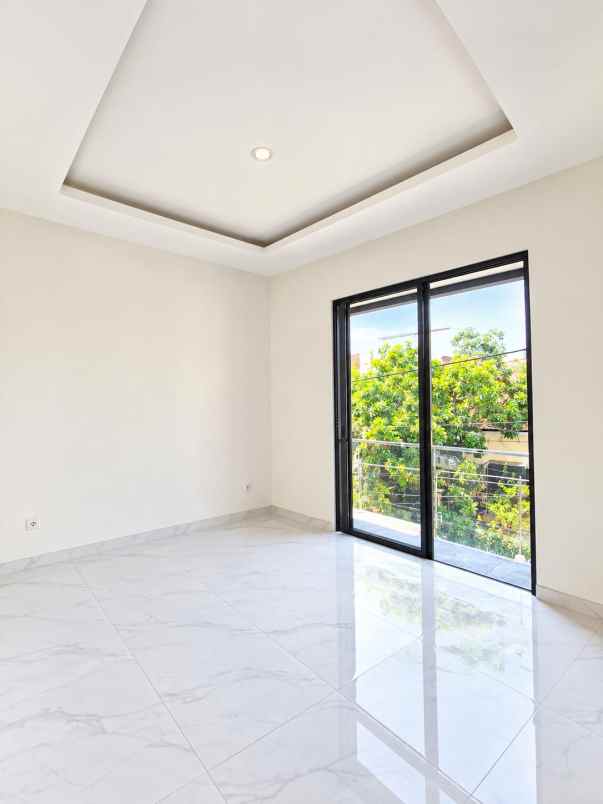 dijual rumah mulyosari utara