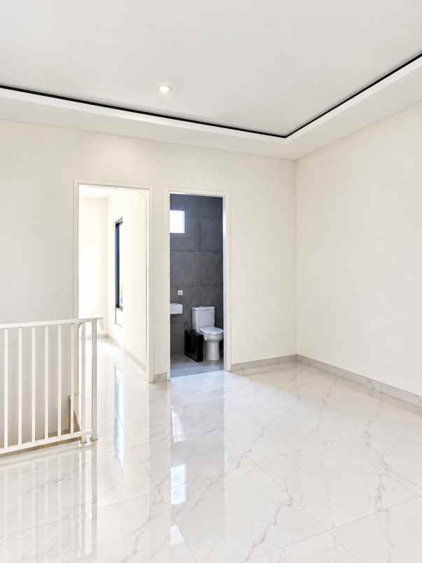dijual rumah mulyosari utara